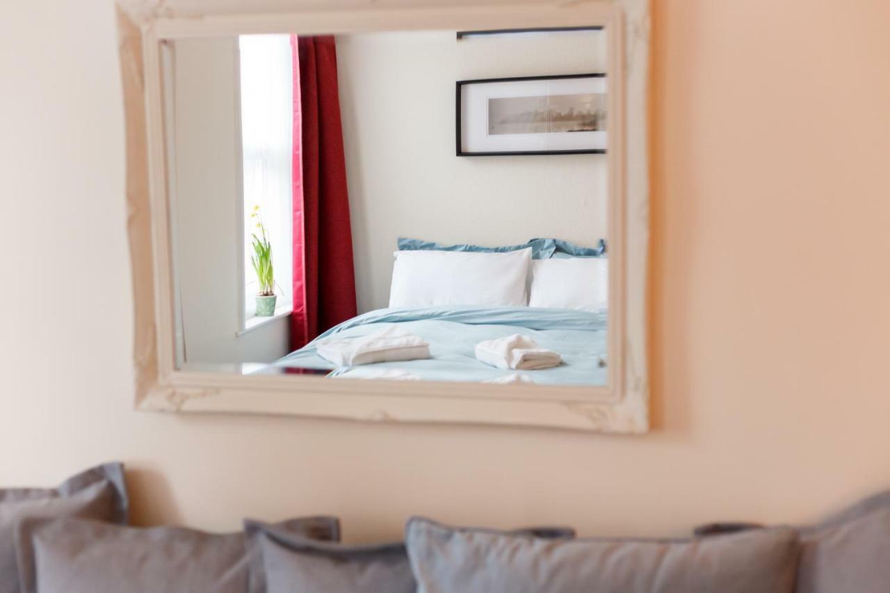 Stylish Town Centre Apartment Close To Beach And Shops Bournemouth Eksteriør billede