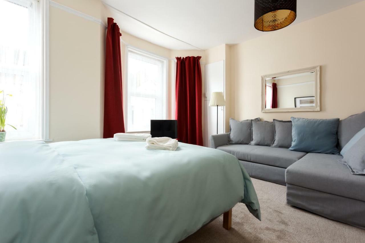 Stylish Town Centre Apartment Close To Beach And Shops Bournemouth Eksteriør billede