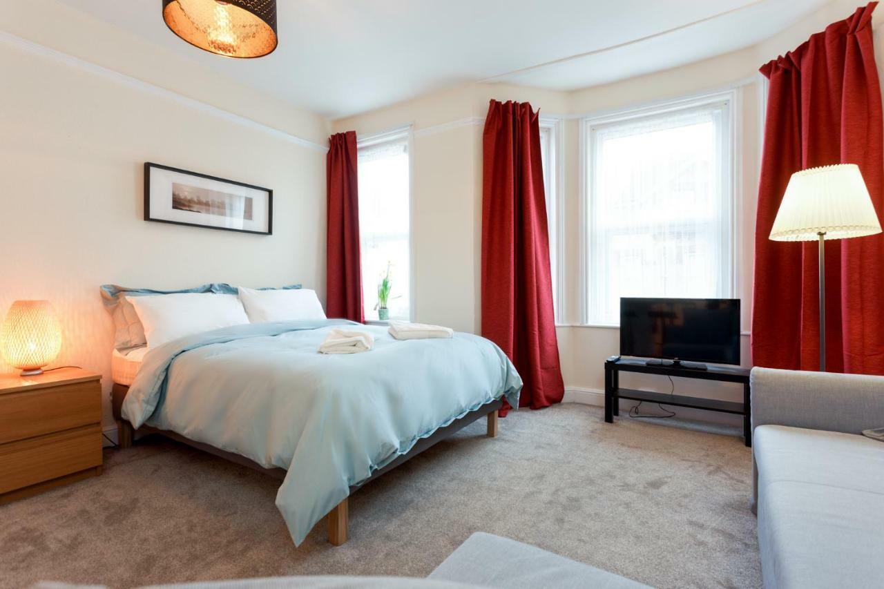 Stylish Town Centre Apartment Close To Beach And Shops Bournemouth Eksteriør billede