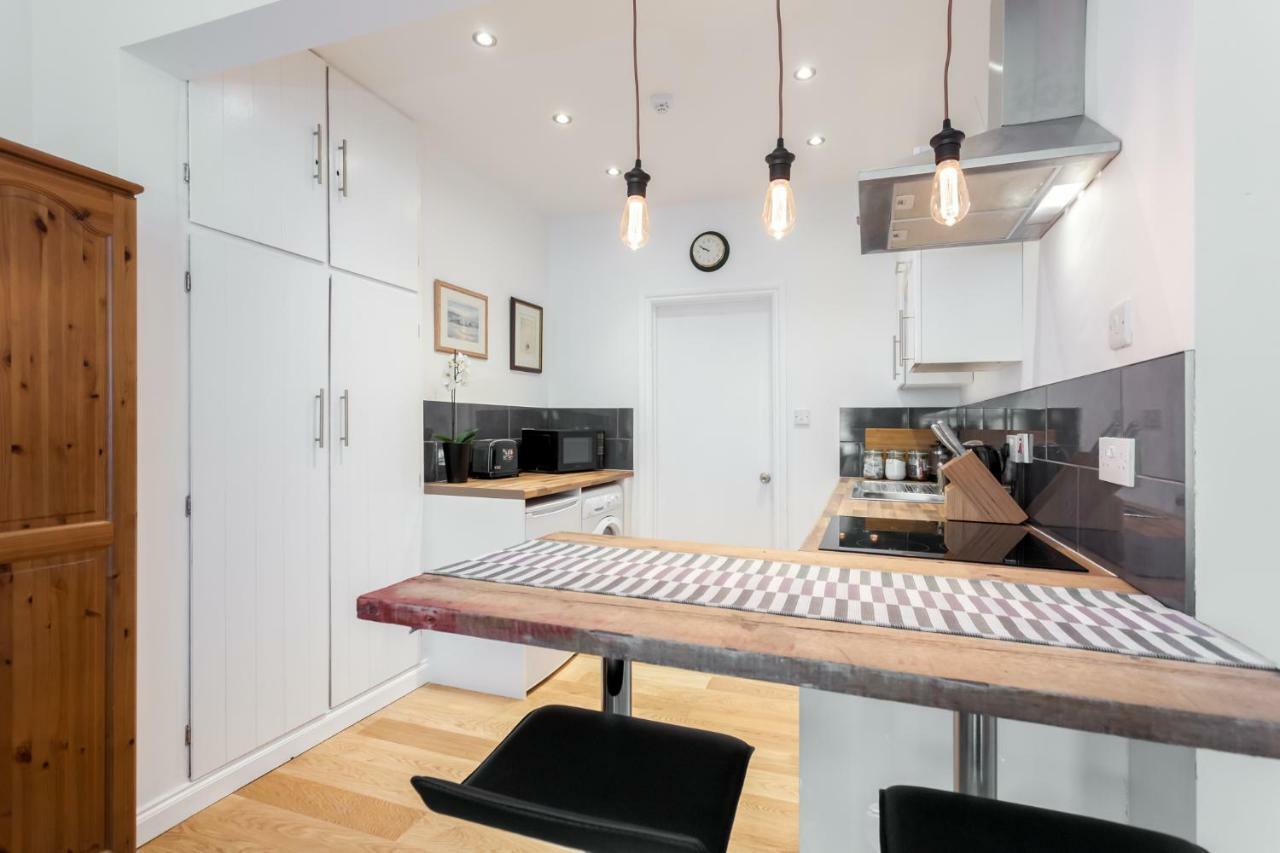 Stylish Town Centre Apartment Close To Beach And Shops Bournemouth Eksteriør billede