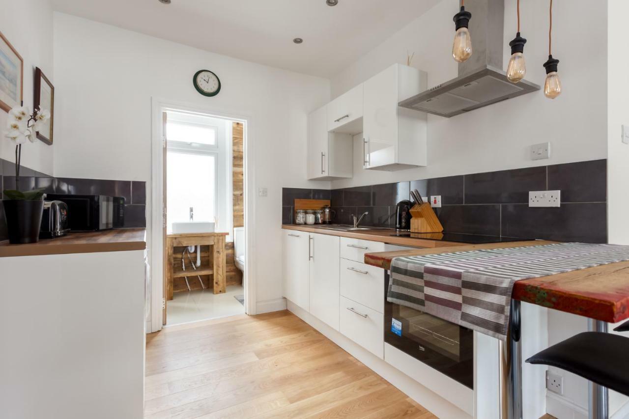 Stylish Town Centre Apartment Close To Beach And Shops Bournemouth Eksteriør billede