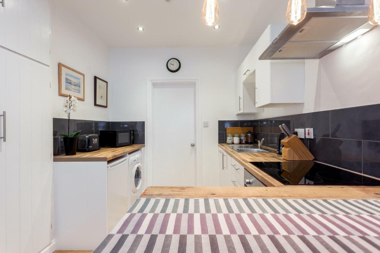 Stylish Town Centre Apartment Close To Beach And Shops Bournemouth Eksteriør billede